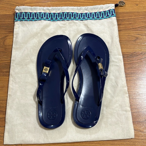 TORY BURCH BLUE MICHAELA BOW JELLY FLIP FLOP SANDALS GOLD BOW EMBELLISHMENTS - Picture 1 of 5